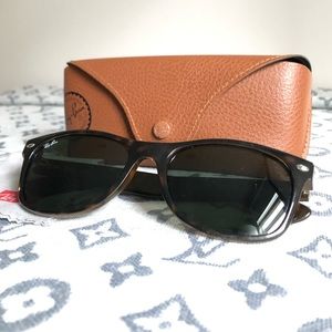 Ray-Ban Classic Wayfarers in Turquoise Shell